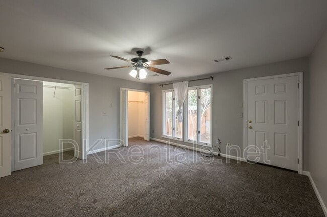 Building Photo - 876 Argonne Ave NE