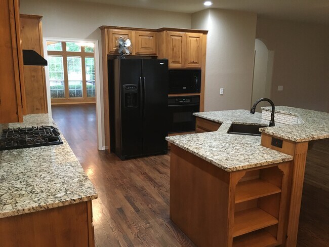 Building Photo - 4201 W Kent St