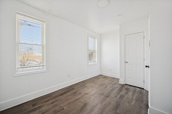 Building Photo - 2BR/3BA House | Fenced-In Backyard | 1BR Voucher OK for 2BR