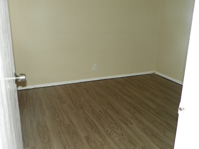 Building Photo - 410.412 Cypress Ln