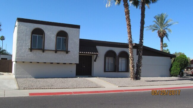 Building Photo - ASU AREA - REMODELED 5BR 2BA HOUSE SWIMMIN...