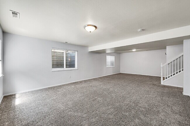 Building Photo - $2,995, 4 bed, 3.5 bath, located in Monume...