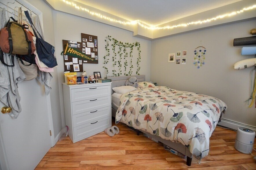 Building Photo - 22 Sutherland Rd