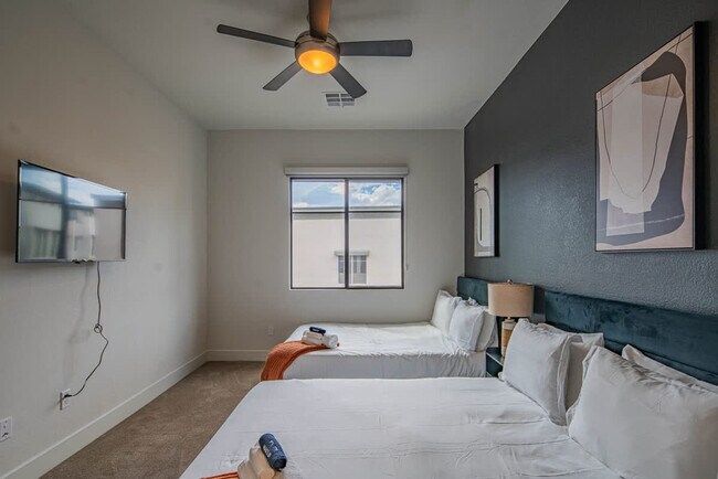 Building Photo - 15501 N Dial Blvd