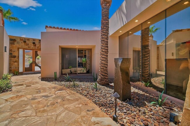 Building Photo - 9 Rockcrest