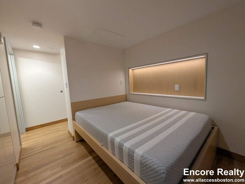 Building Photo - 115 Mt Auburn St