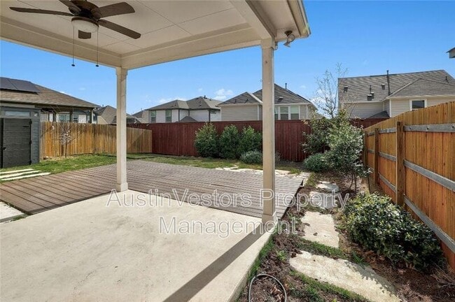 Building Photo - 15801 Crissom Ln