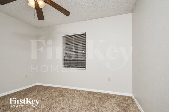 Building Photo - 1050 Walt Williams Rd