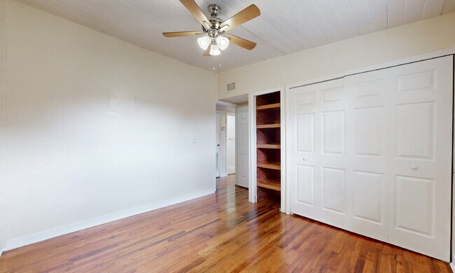 Building Photo - "Cozy 3-Bedroom Gem with a Gated Private B...