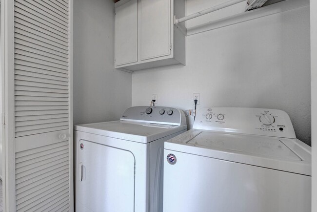 Building Photo - 5519 Myron Cir