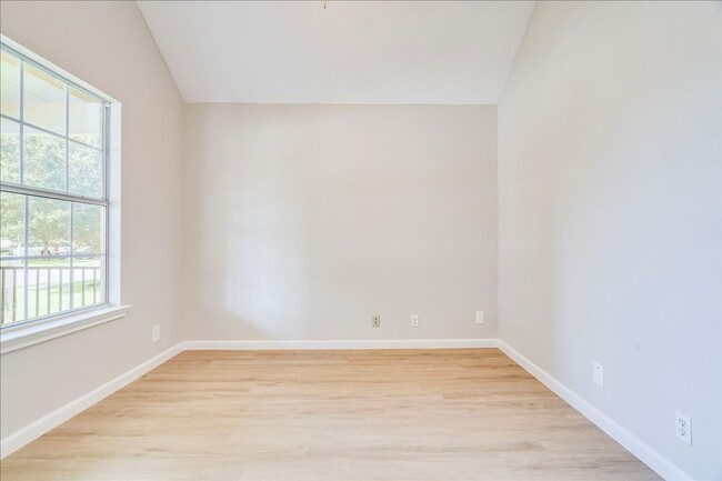 Building Photo - 126 Hyltin St