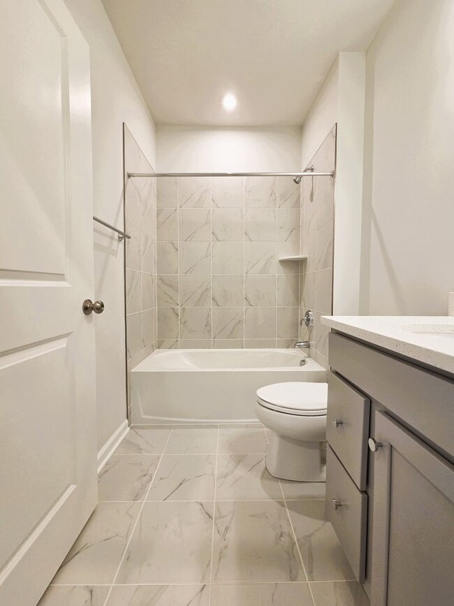 Building Photo - Newer ground level condo in Coalfield Station located in highly desireable Midlothian.