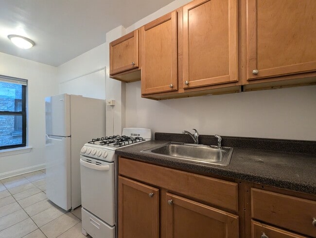 Building Photo - 5417 N Kenmore Ave