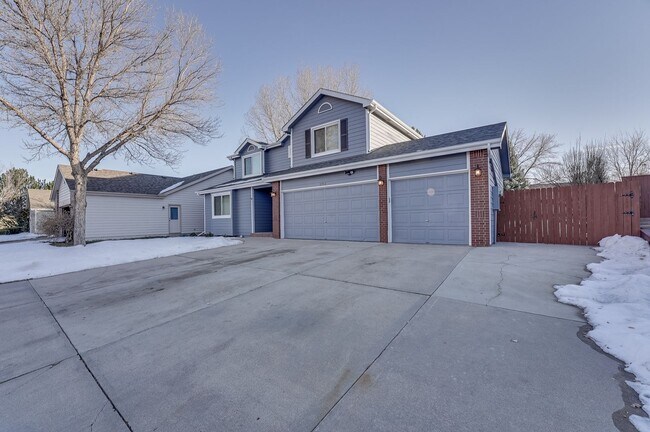 Building Photo - Beautiful 4 bed, 3.5 bath Home in Fort Collins Dakota Ridge Neighborhood