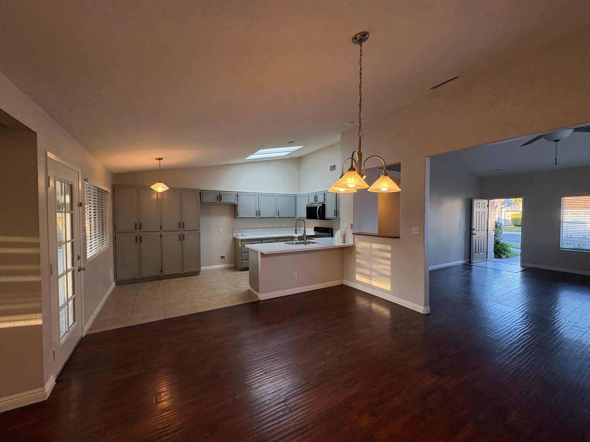 Building Photo - 29957 Oakbridge Dr