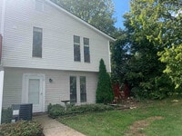 Building Photo - 4243 Briarwood Dr