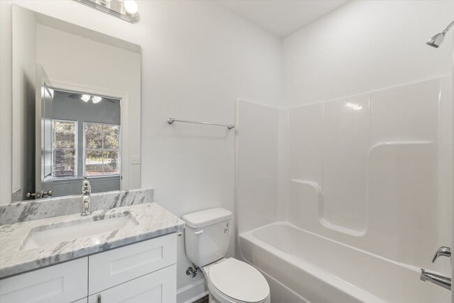 Building Photo - 5/5.5 Townhomes, Built 2024, Walk to stadium! Available August 2026!