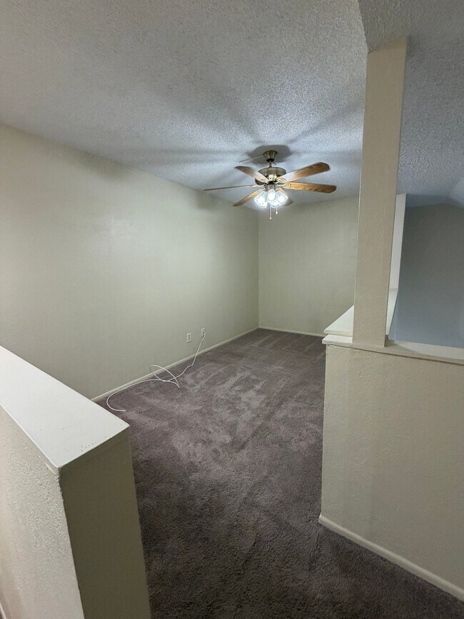 Building Photo - 2040 S Longmore