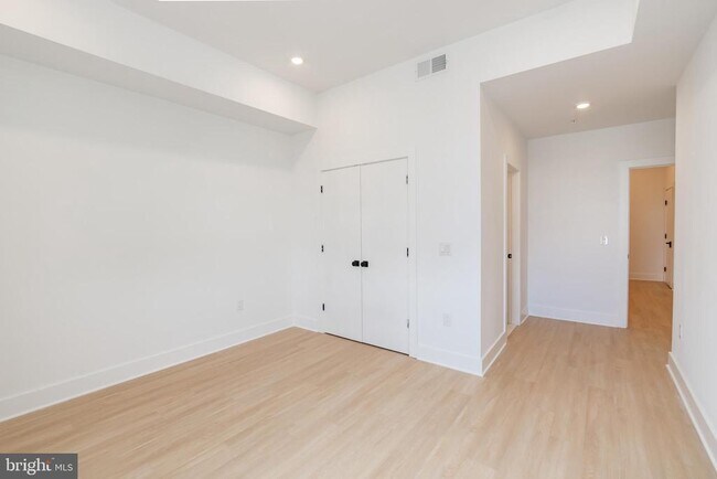 Building Photo - 4408 Lancaster Ave