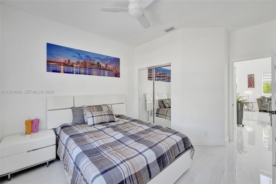 Building Photo - 1367 Camellia Cir