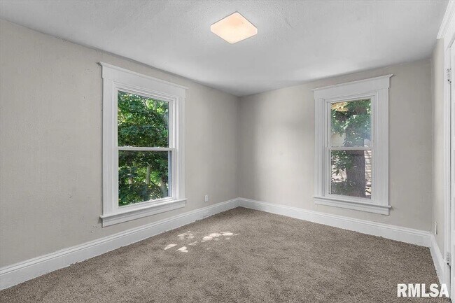 Building Photo - 1624 N 5th St