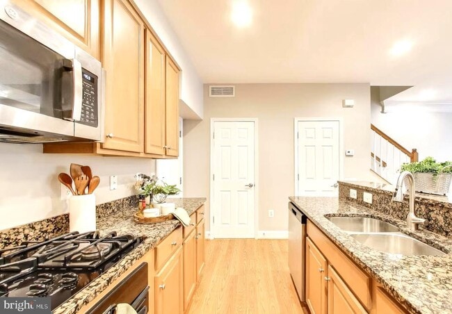 Building Photo - 2400 Brookmoor Ln