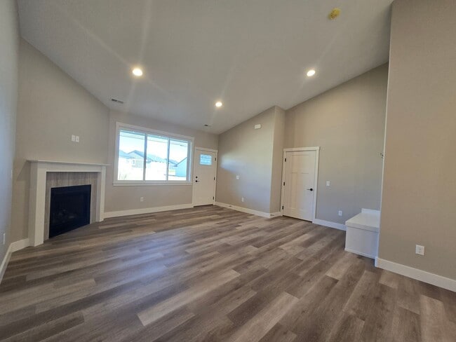 Building Photo - 6314/6316 Decker Lane