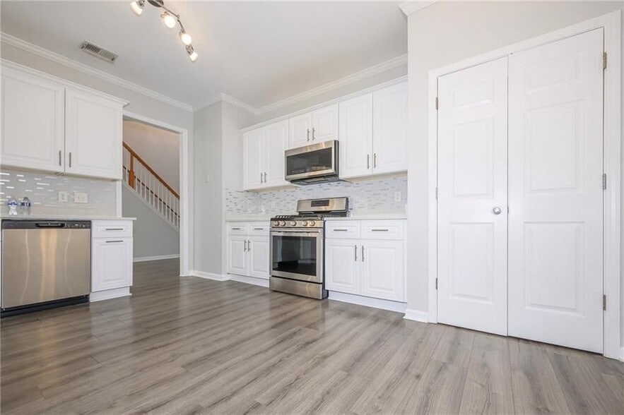 Building Photo - 5955 Weddington Dr