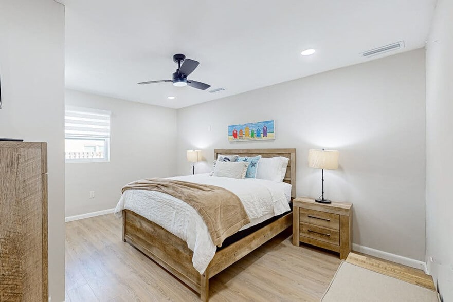Building Photo - 2141 Fiesta Dr