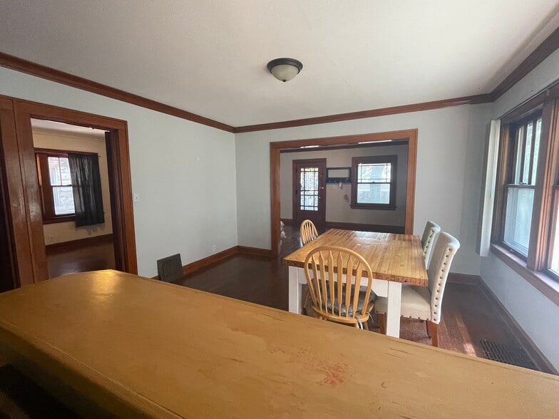 Building Photo - 4528 Terrace St