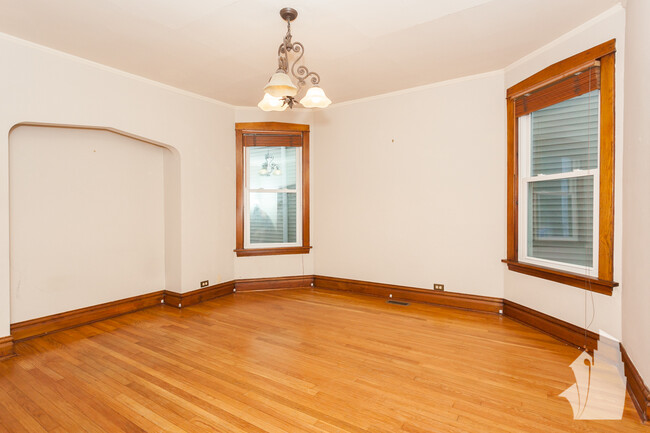 Building Photo - 2108 W Addison-1