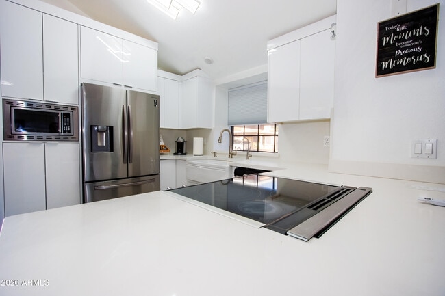 Building Photo - 5704 E Aire Libre Ave