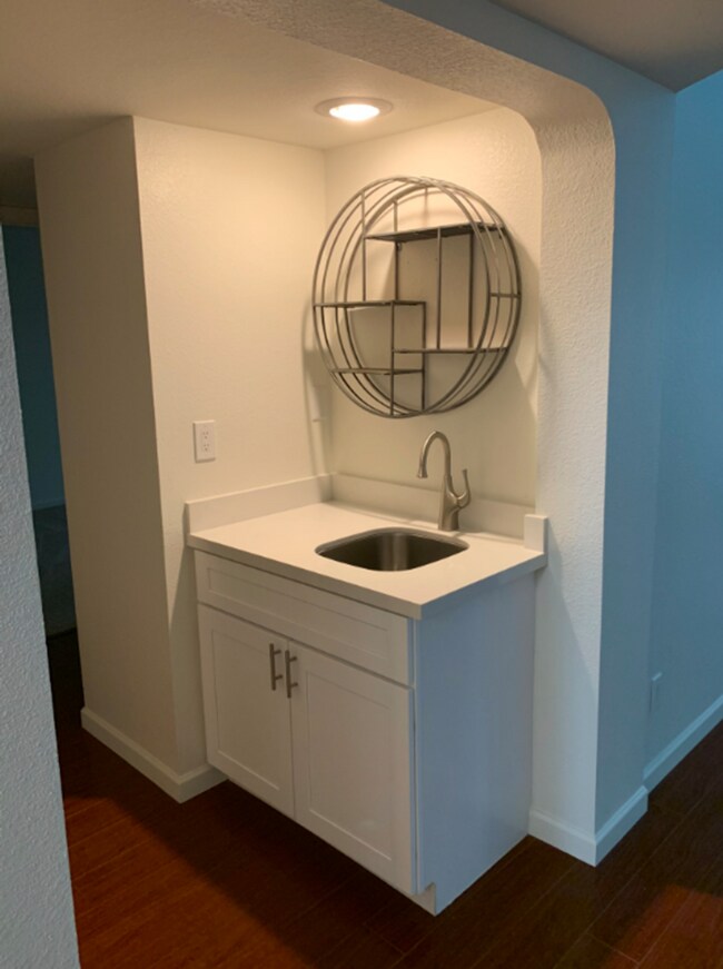 Building Photo - COMING SOON! Adorable 2 Bed 2 Bath Condo i...