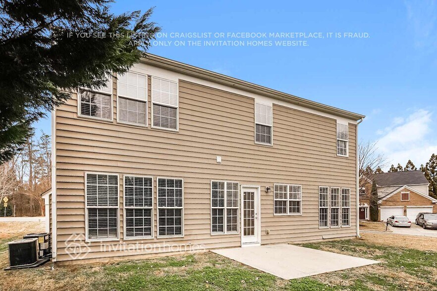 Building Photo - 10828 Fountaingrove Dr