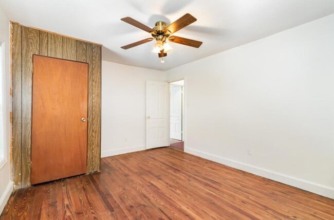 Building Photo - 215 Pine Grove Rd