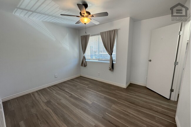 Building Photo - 2Bed/1.5Bath Condo at Cactus Rd/19th Ave! Ready for Immediate Move-In! – POOL VIEW!