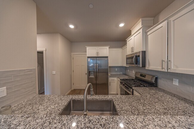 Building Photo - 2333 S Brookside Pl