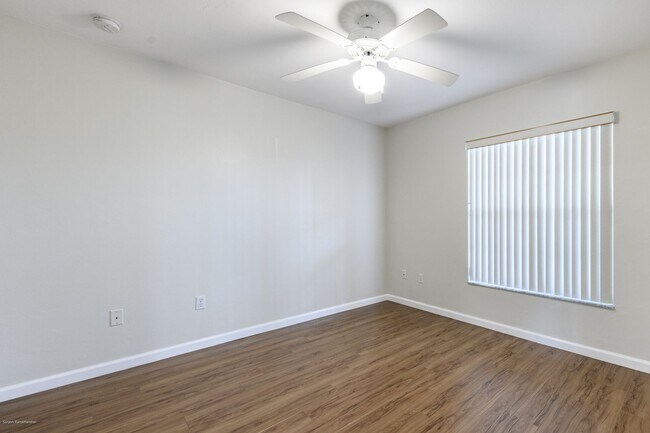 Building Photo - PRICE DROP!! UNFURNISHED ANNUAL RENTAL. CL...