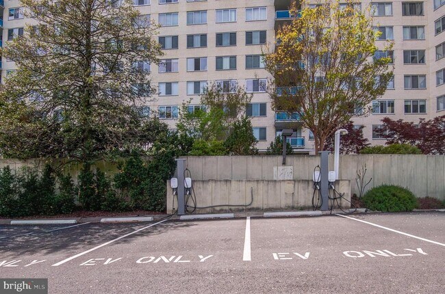 Building Photo - 10500 Rockville Pike