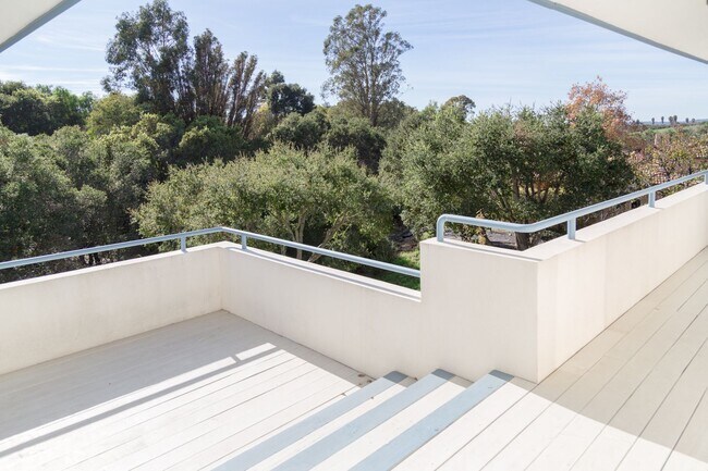 Building Photo - Well-Appointed Home in Desirable Mountain View School District