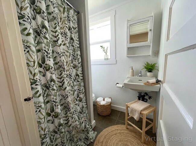 Building Photo - 203 16th St NE