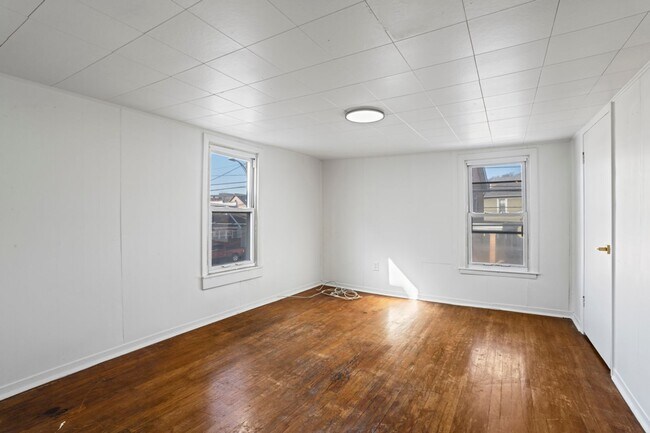 Building Photo - 117 River Ave