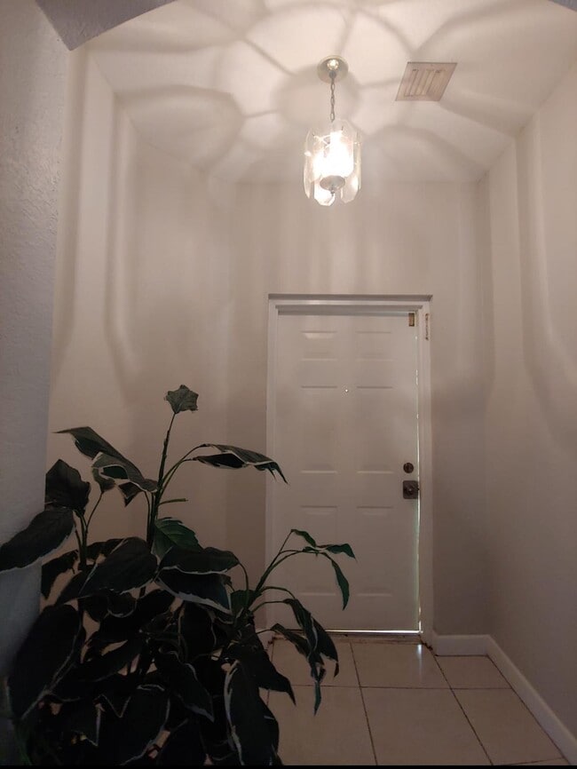 Building Photo - 2108 Shoma Dr