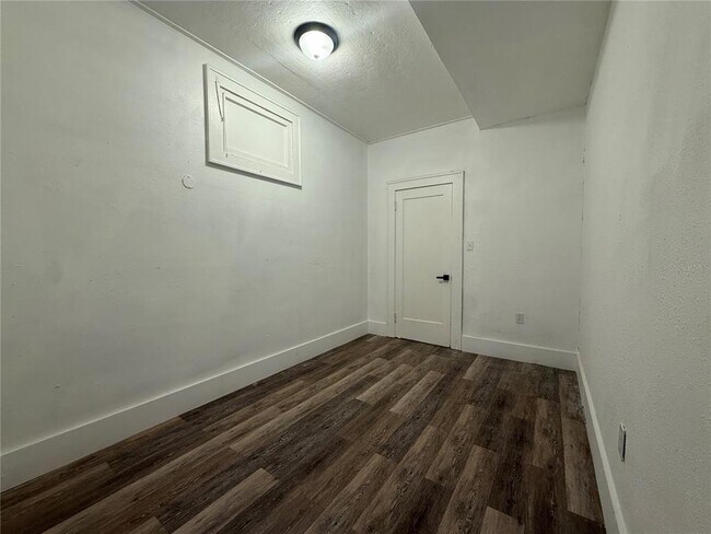 Building Photo - 730 W Central Ave