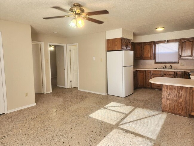 Building Photo - 417 1/2 S Avenue A