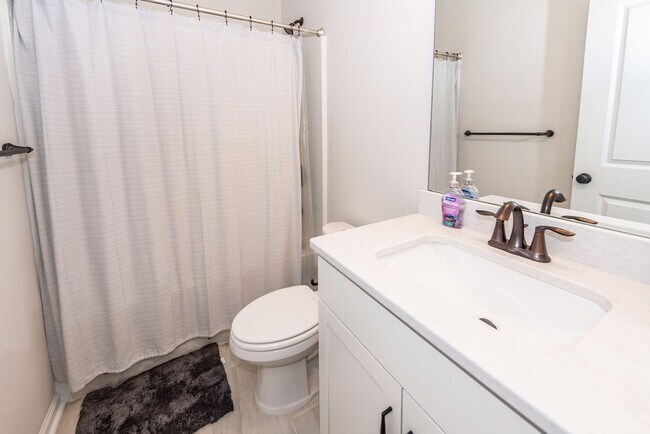 Building Photo - 4 Bedroom, 3.5 Bathroom Townhome in The Marshes at Cooper River - Charleston