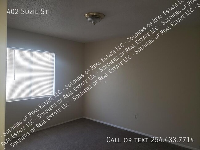 Building Photo - 402 Suzie St