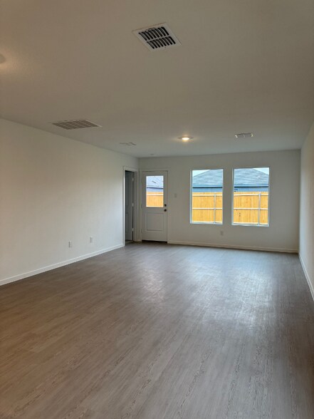 Building Photo - 414 Bower Dr