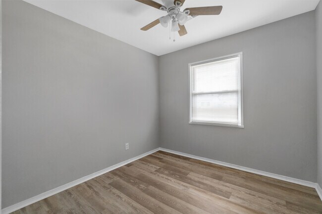 Building Photo - 328 Crisfield Rd