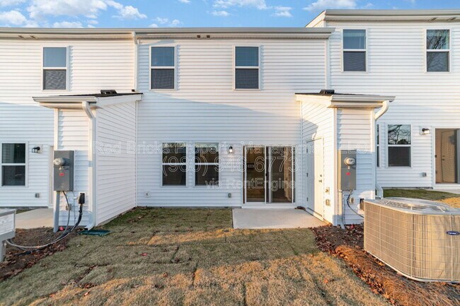 Building Photo - 4039 Smt Wds Dr